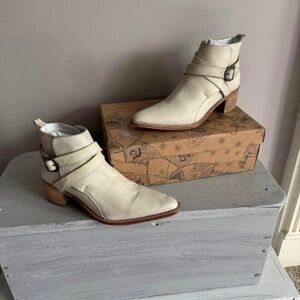 Free People bone colored boots size 38 1/2